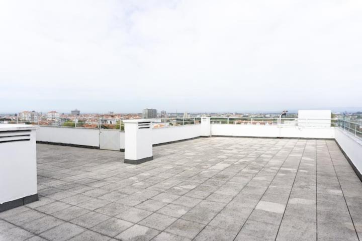 Апартаменты 8Rooftop - T2 Com Terraco E Vista Para As Salinas! Авейру Экстерьер фото